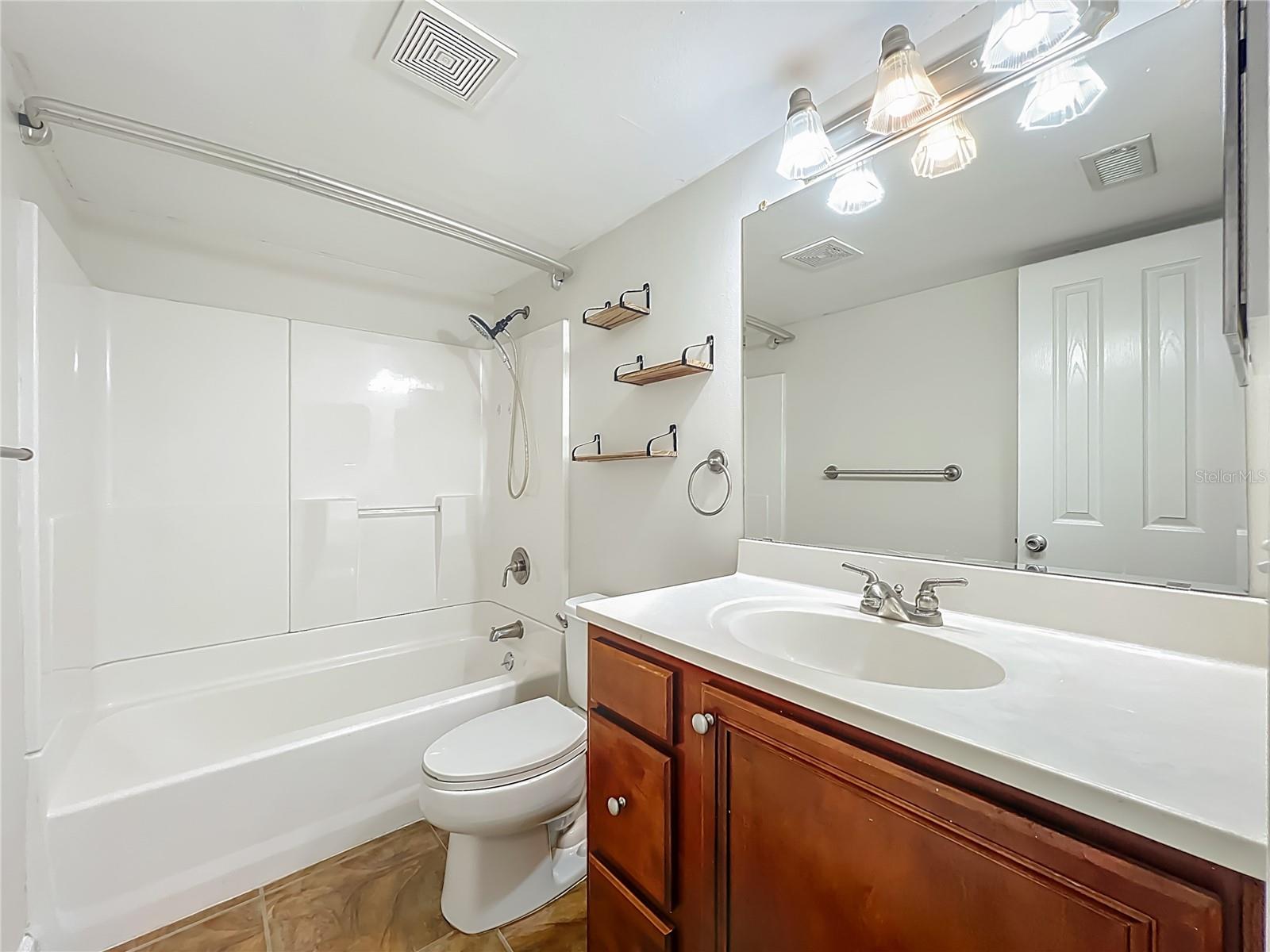 4864 CONWAY RD #120, ORLANDO, FL, 32812