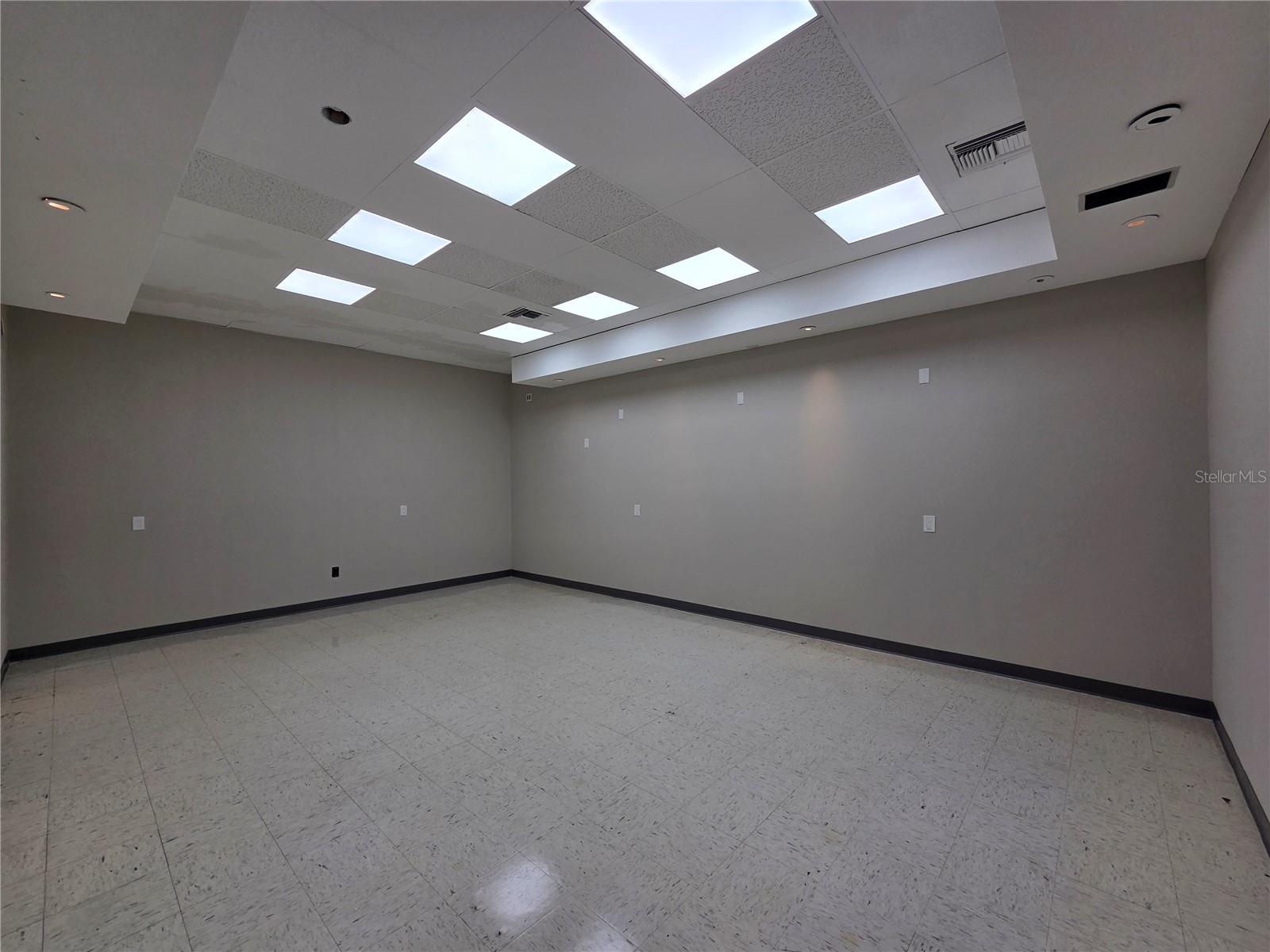 6800 EDGEWATER COMMERCE PKWY, ORLANDO, FL, 32810