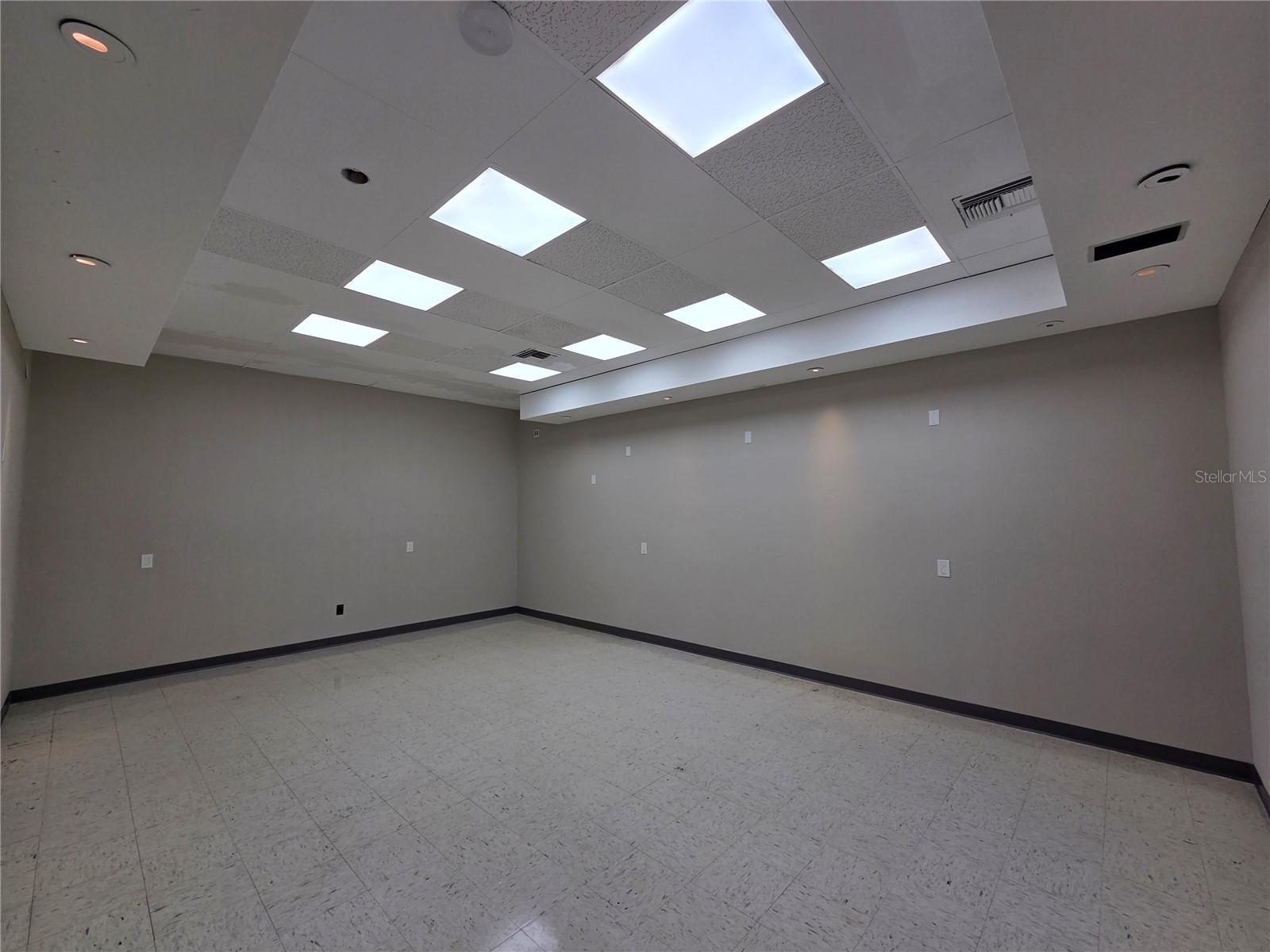 6800 EDGEWATER COMMERCE PKWY, ORLANDO, FL, 32810