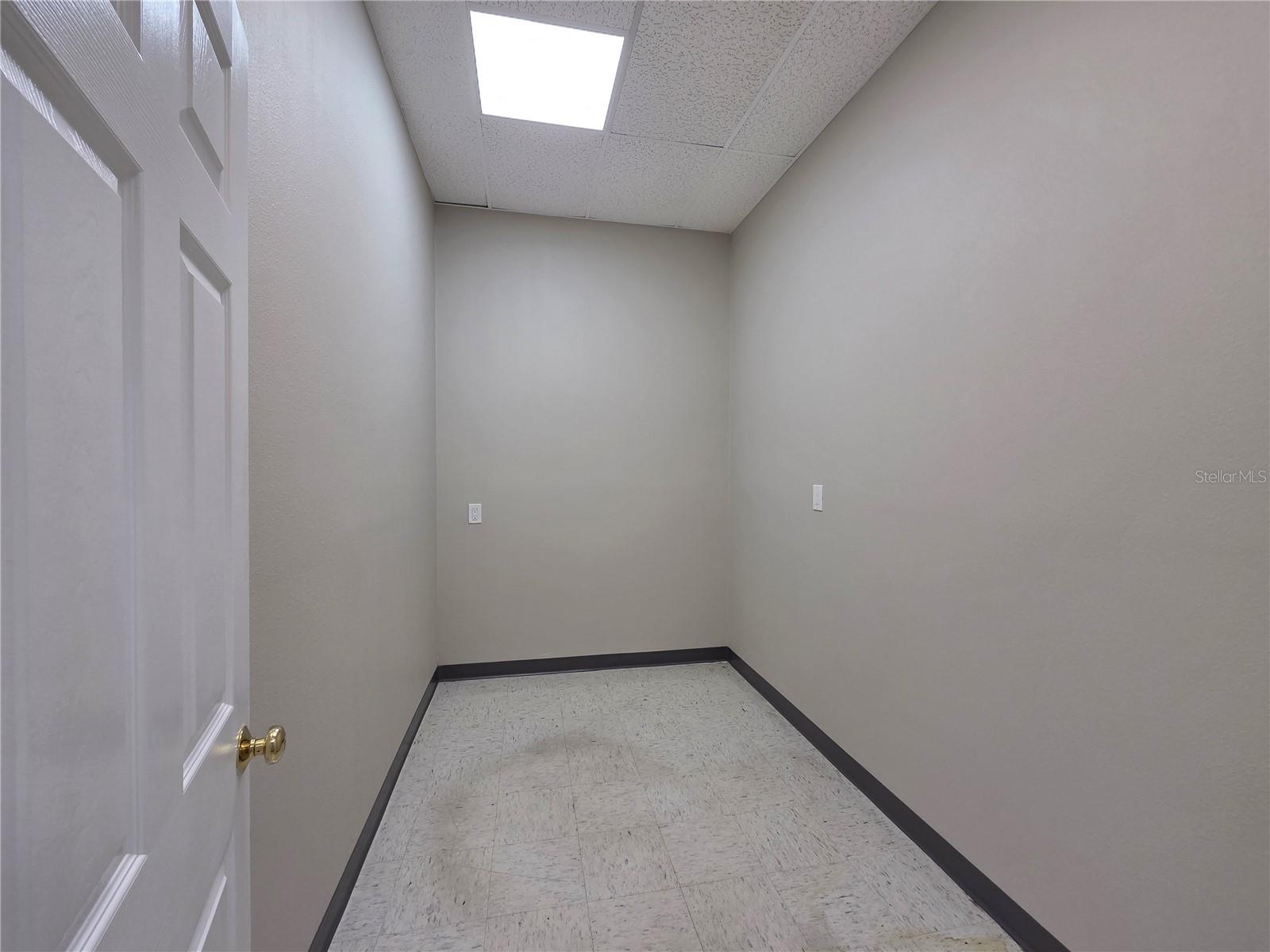 6800 EDGEWATER COMMERCE PKWY, ORLANDO, FL, 32810