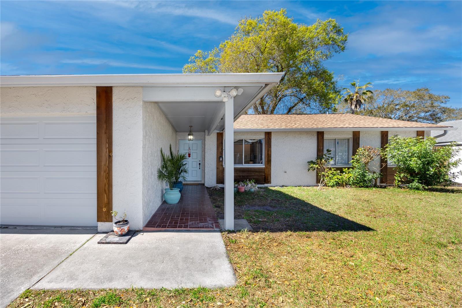 Entrance at 14012 Cascade Ln, Tampa, FL 33618