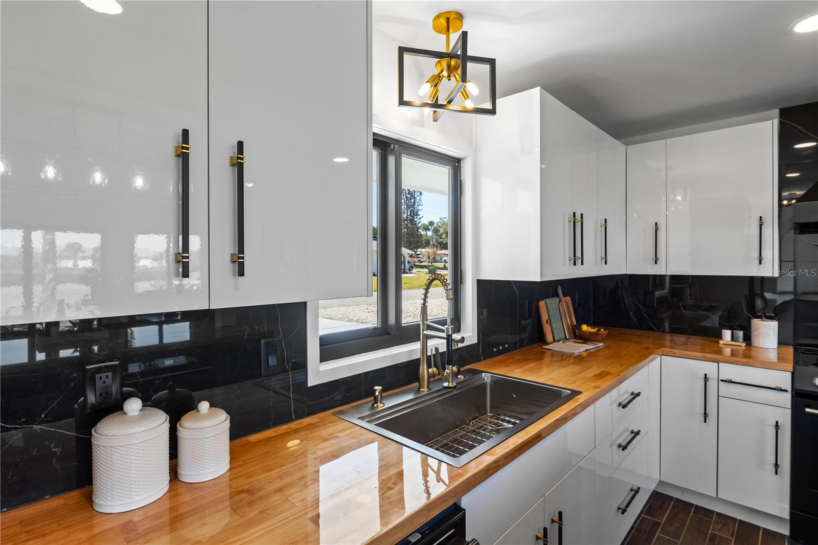 203 PARKWOOD LN, EDGEWATER, FL, 32132