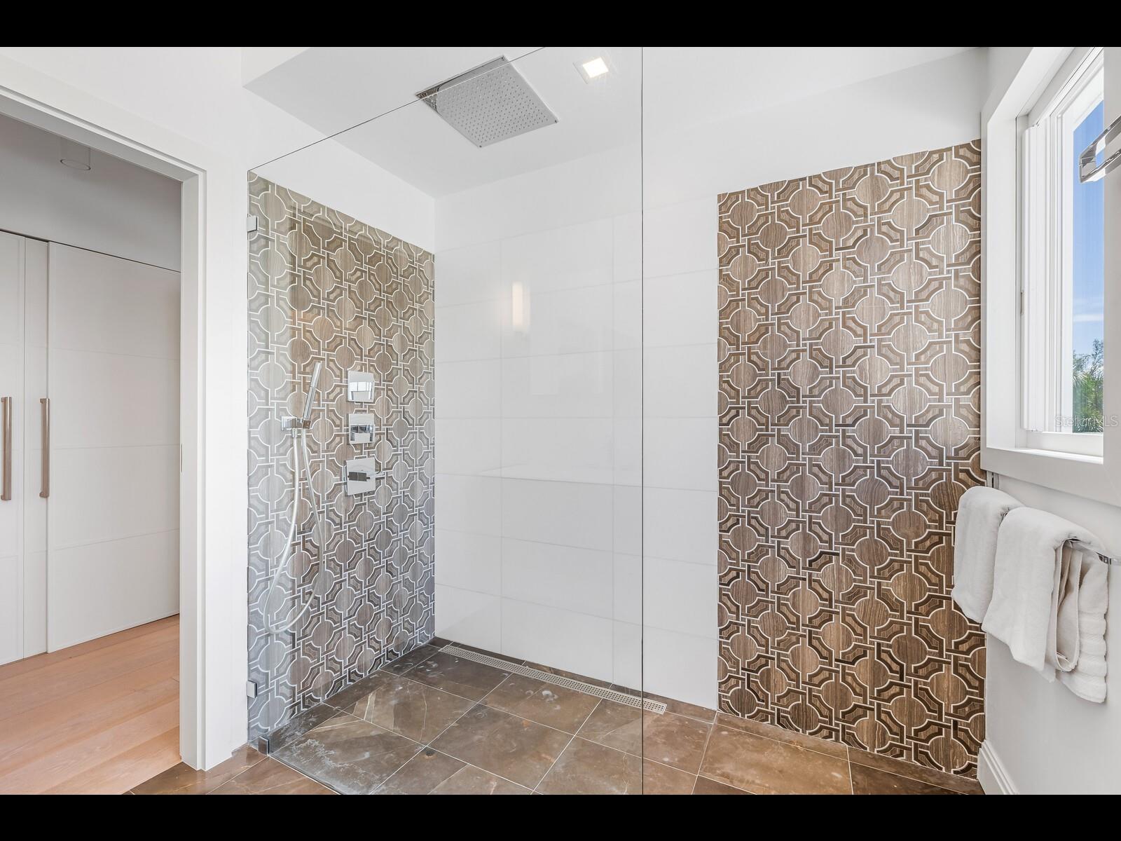 D6146286 Property Photo