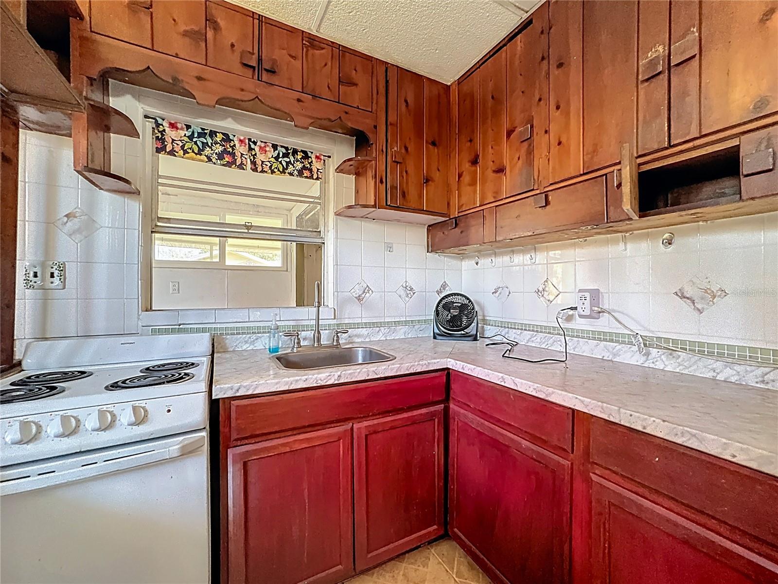 10440 FLOWERS AVE, ORLANDO, FL, 32825