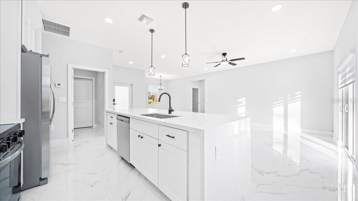 25 DIPLOMAT PKWY E, CAPE CORAL, FL, 33909