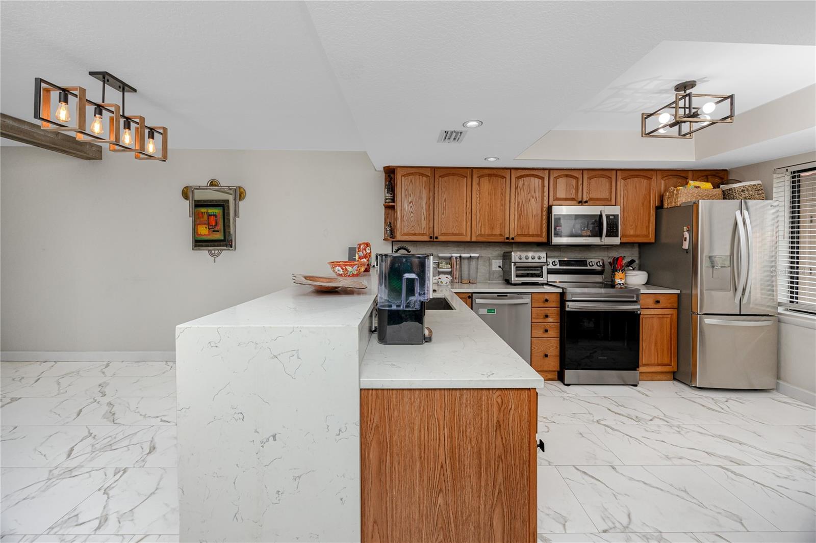 Spacious kitchen, airy and bright