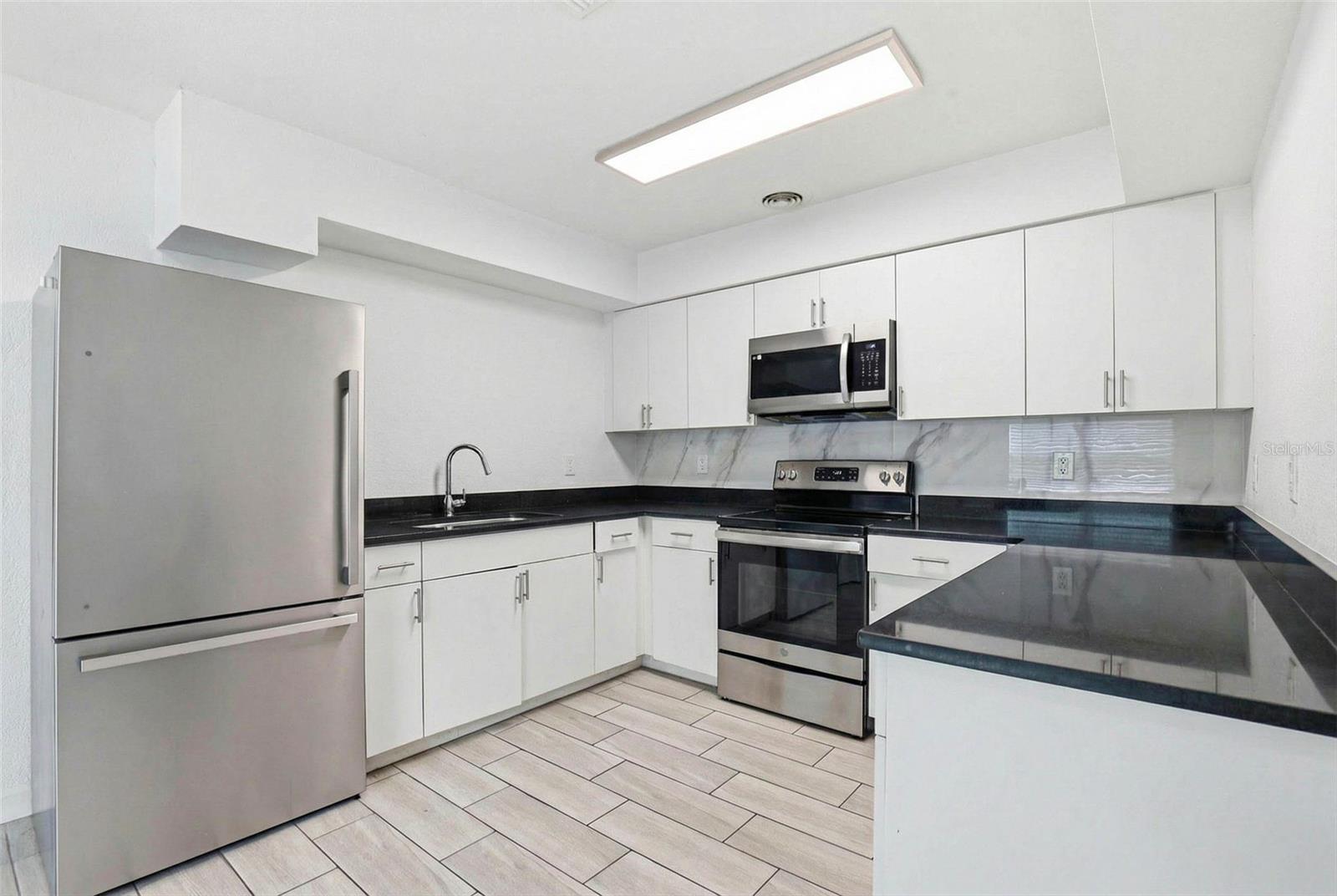 2521 W CREST AVE, TAMPA, FL, 33614