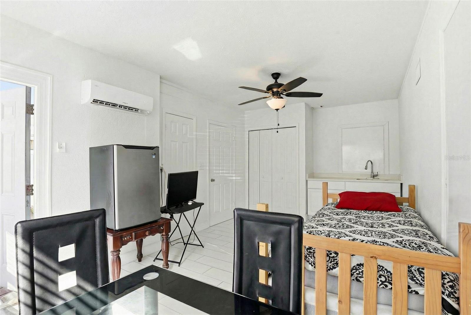 2521 W CREST AVE, TAMPA, FL, 33614