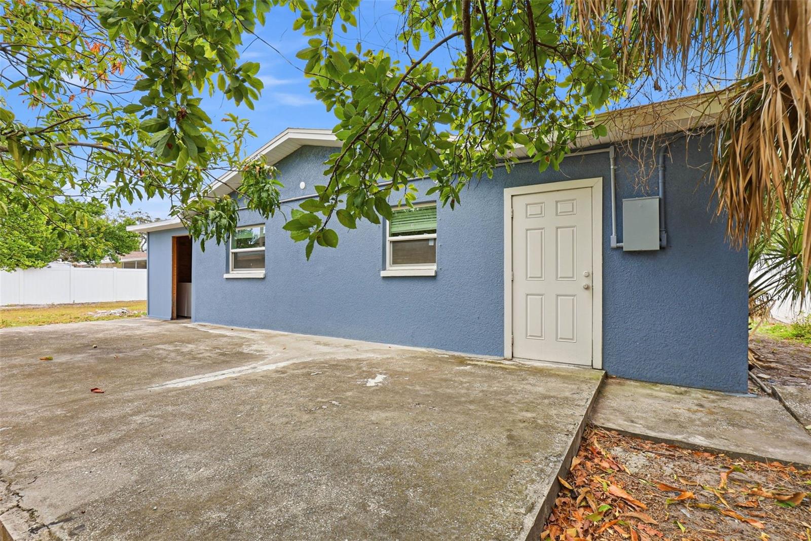 2521 W CREST AVE, TAMPA, FL, 33614