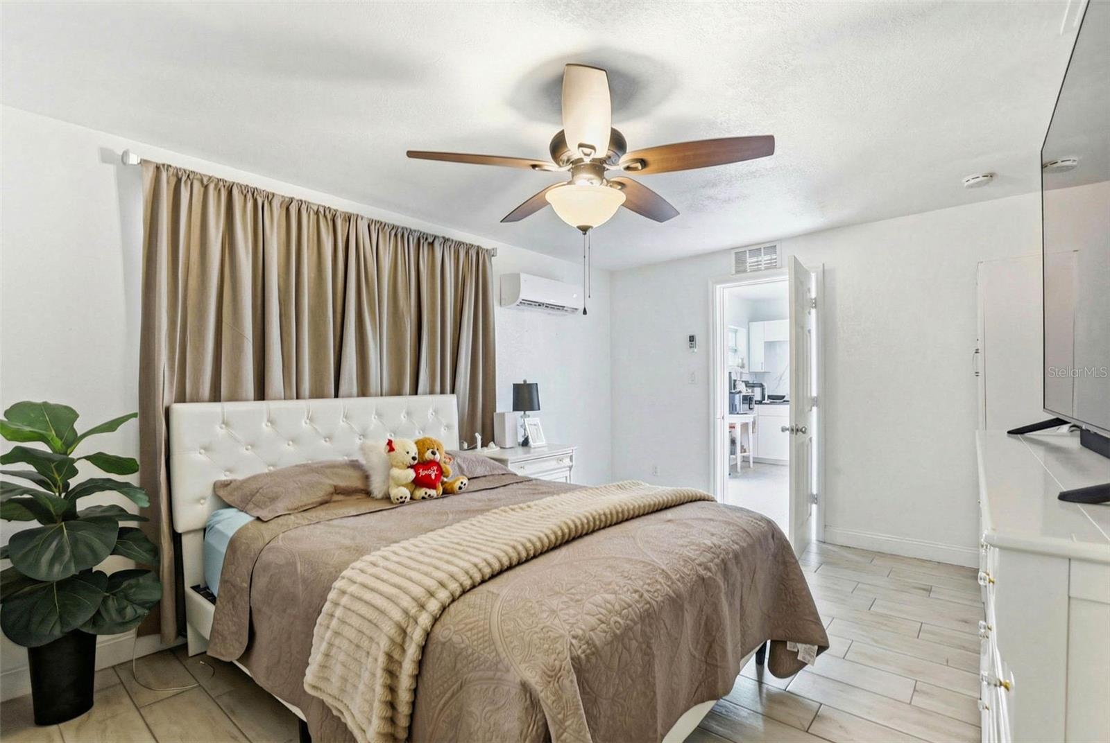 2521 W CREST AVE, TAMPA, FL, 33614