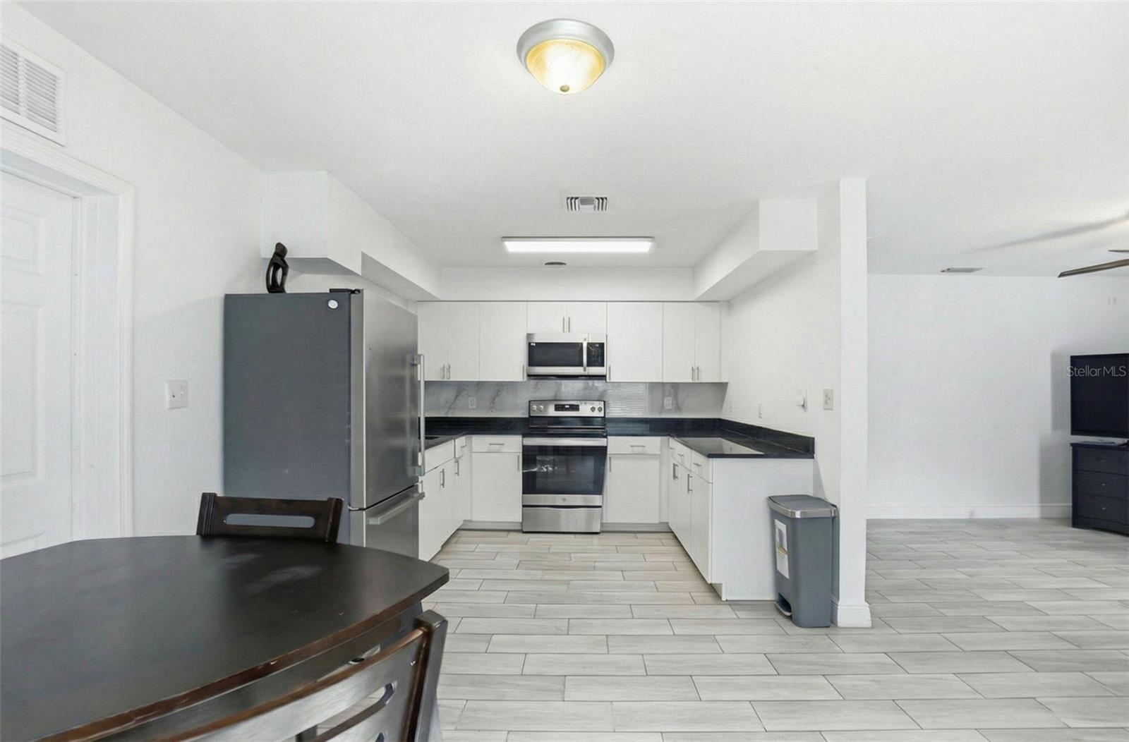 2521 W CREST AVE, TAMPA, FL, 33614