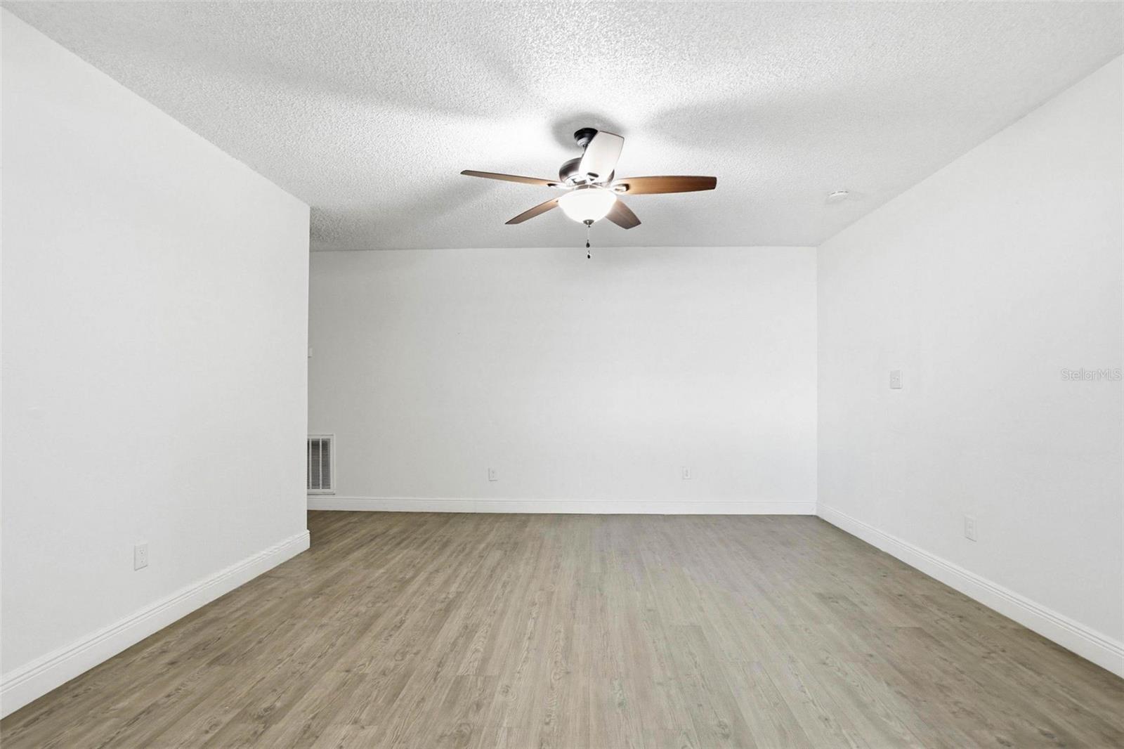 2521 W CREST AVE, TAMPA, FL, 33614