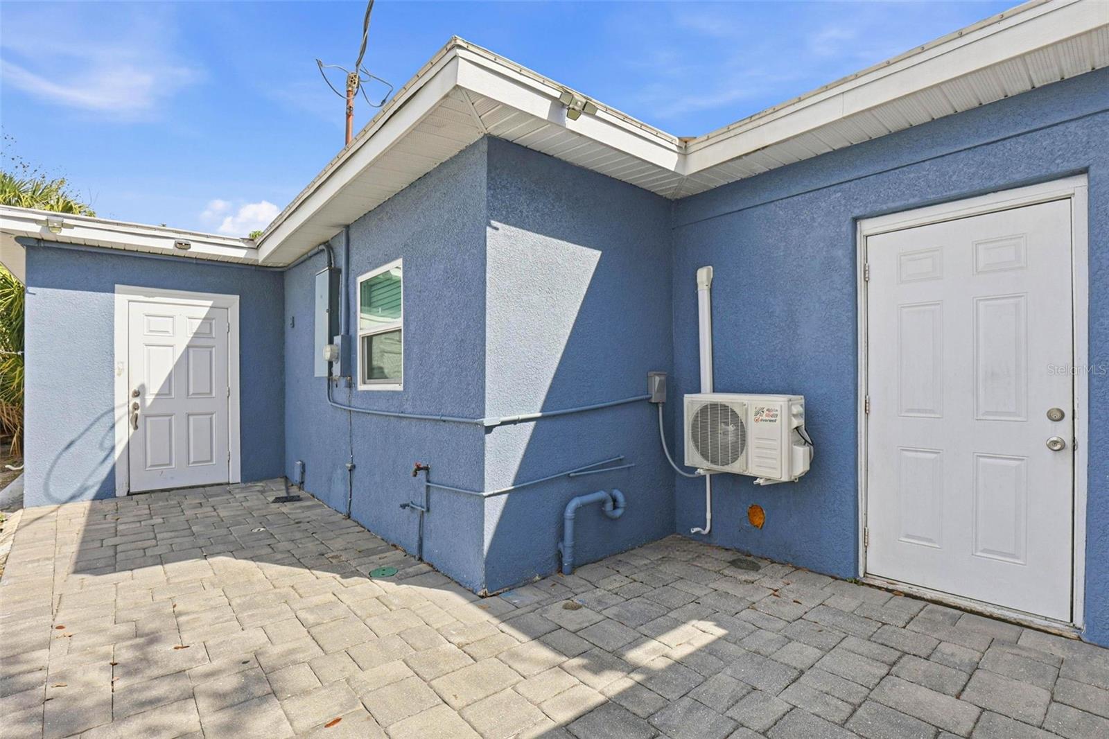 2521 W CREST AVE, TAMPA, FL, 33614