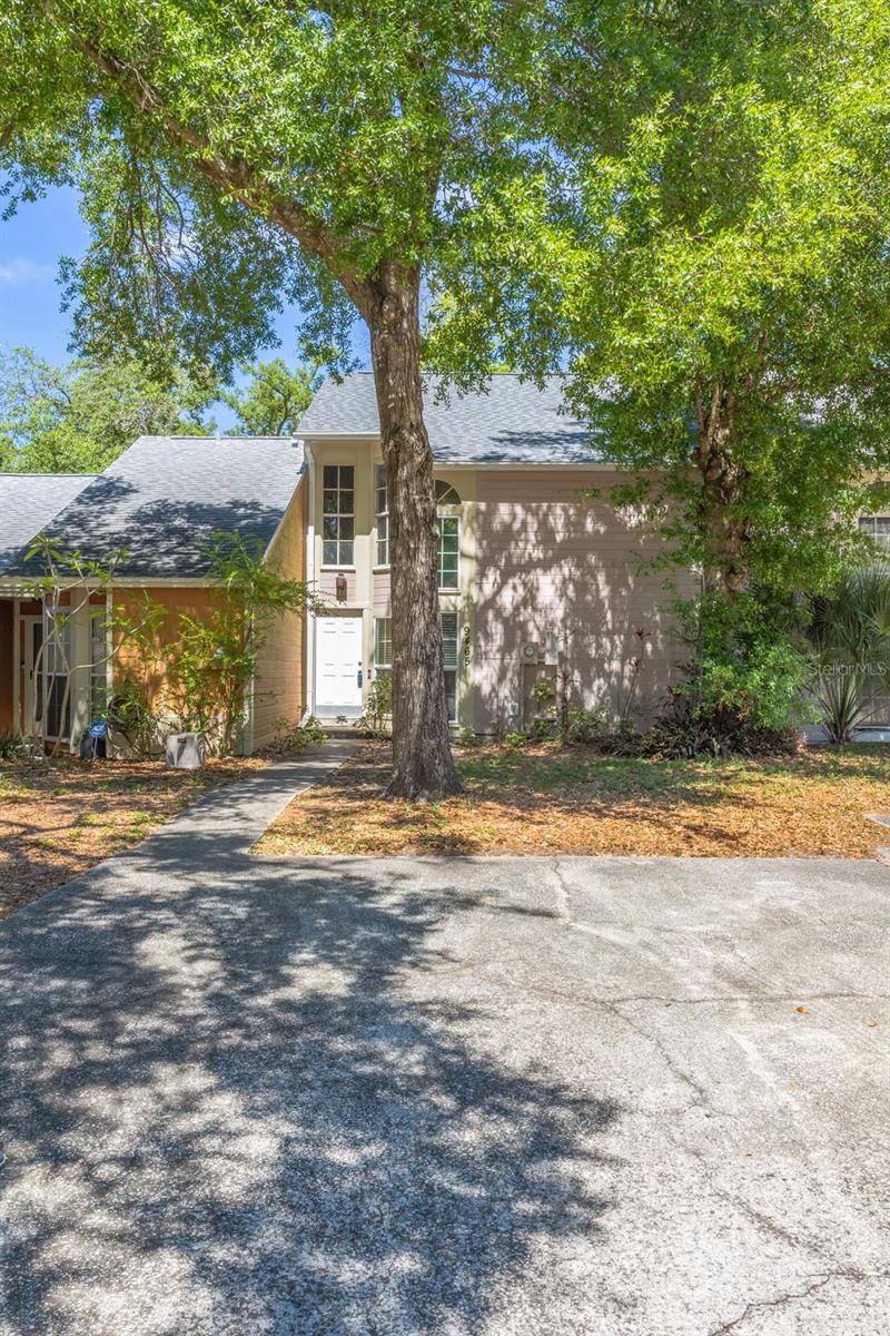 9465 FOREST HILLS CIR, TAMPA, FL, 33612