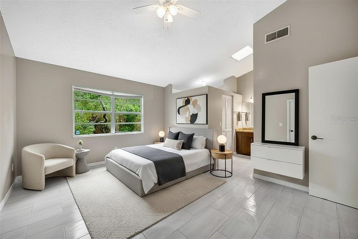 9465 FOREST HILLS CIR, TAMPA, FL, 33612
