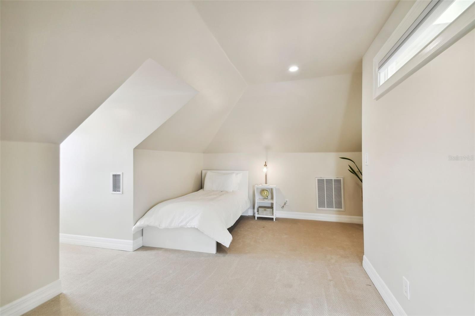 TB8479796 Property Photo