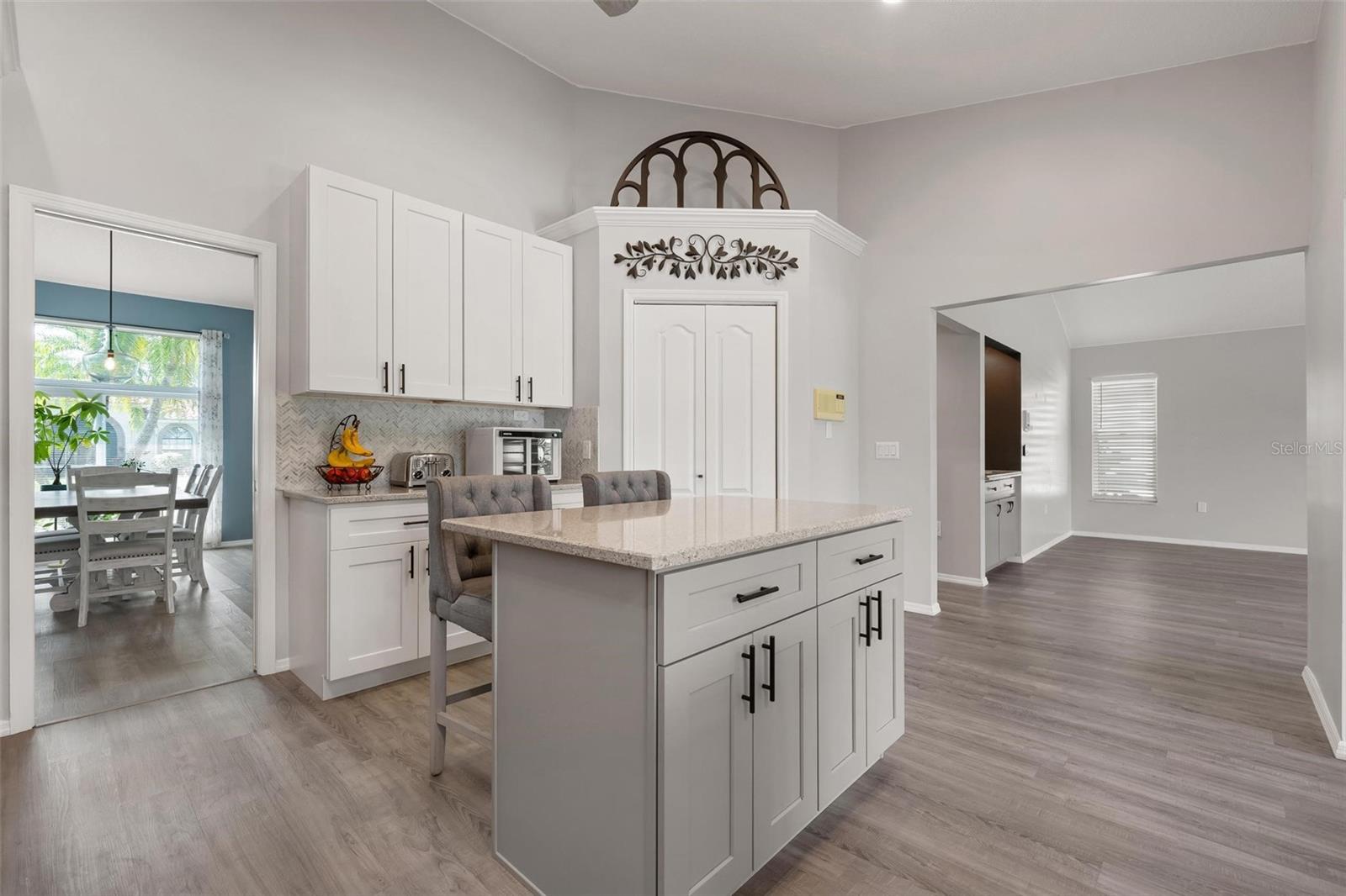 5009 SOUTHERN PINE CIR, VENICE, FL, 34293