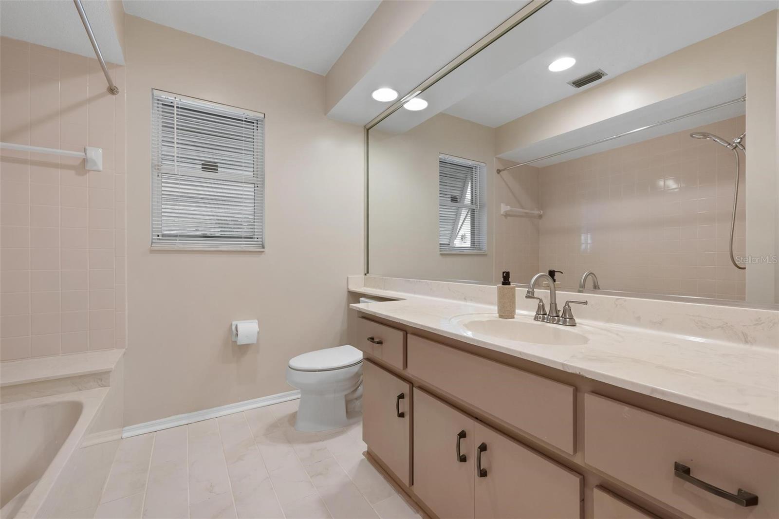 5009 SOUTHERN PINE CIR, VENICE, FL, 34293