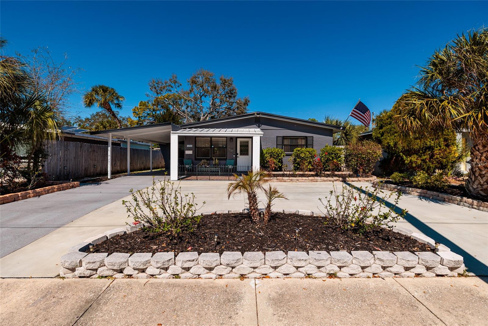 2/1 house w/Carport & circular driveway. Non-Flood Zone X.