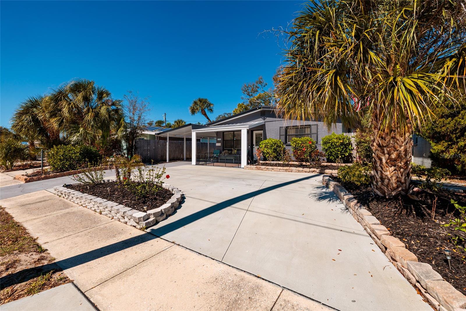 Circular driveway & sidewalk.