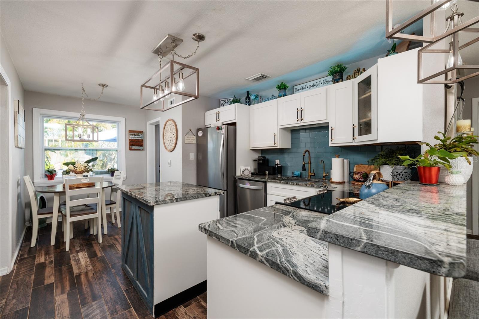 Kitchen & dining area.