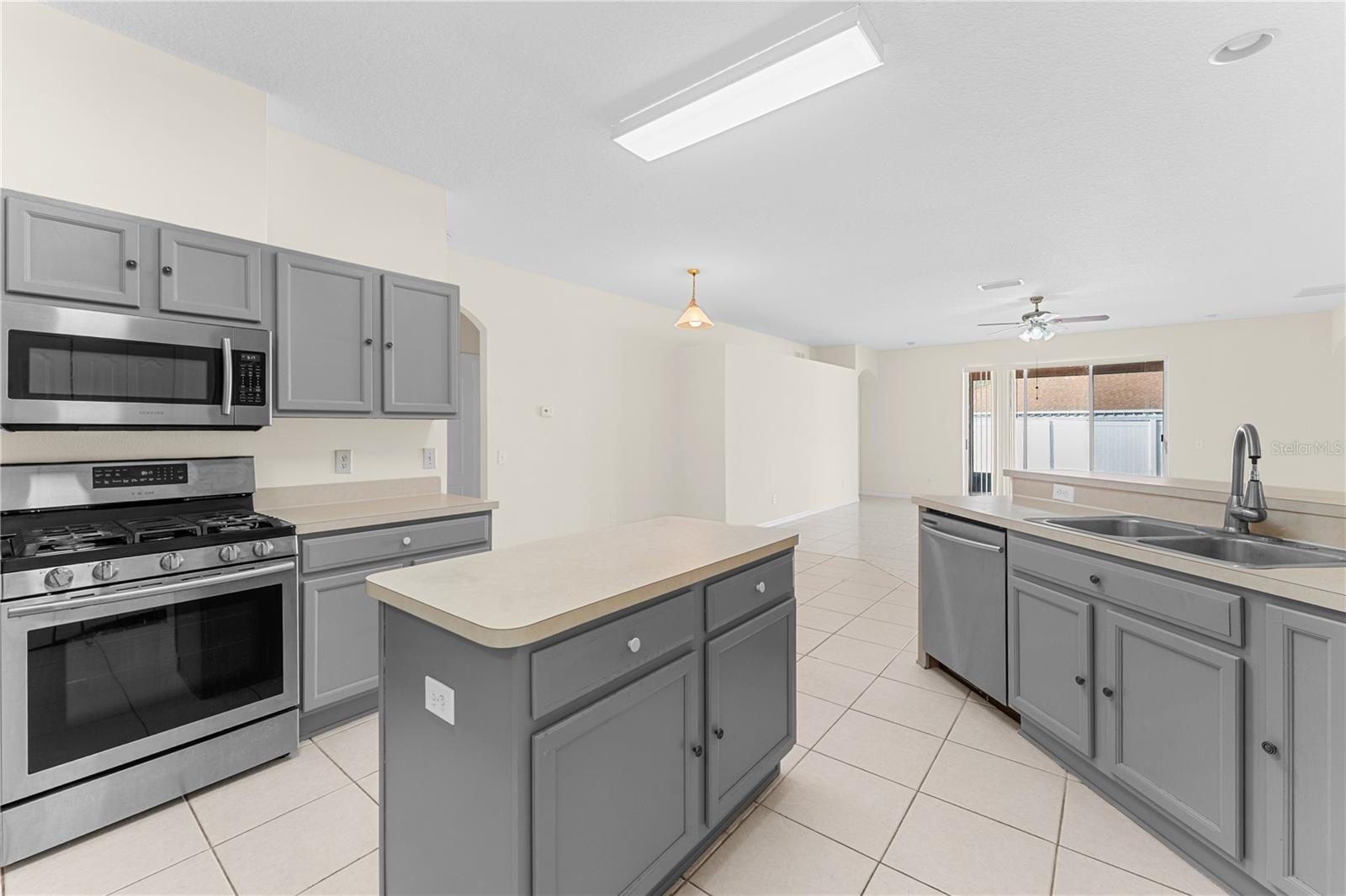 10416 MEADOW SPRING DR, TAMPA, FL, 33647