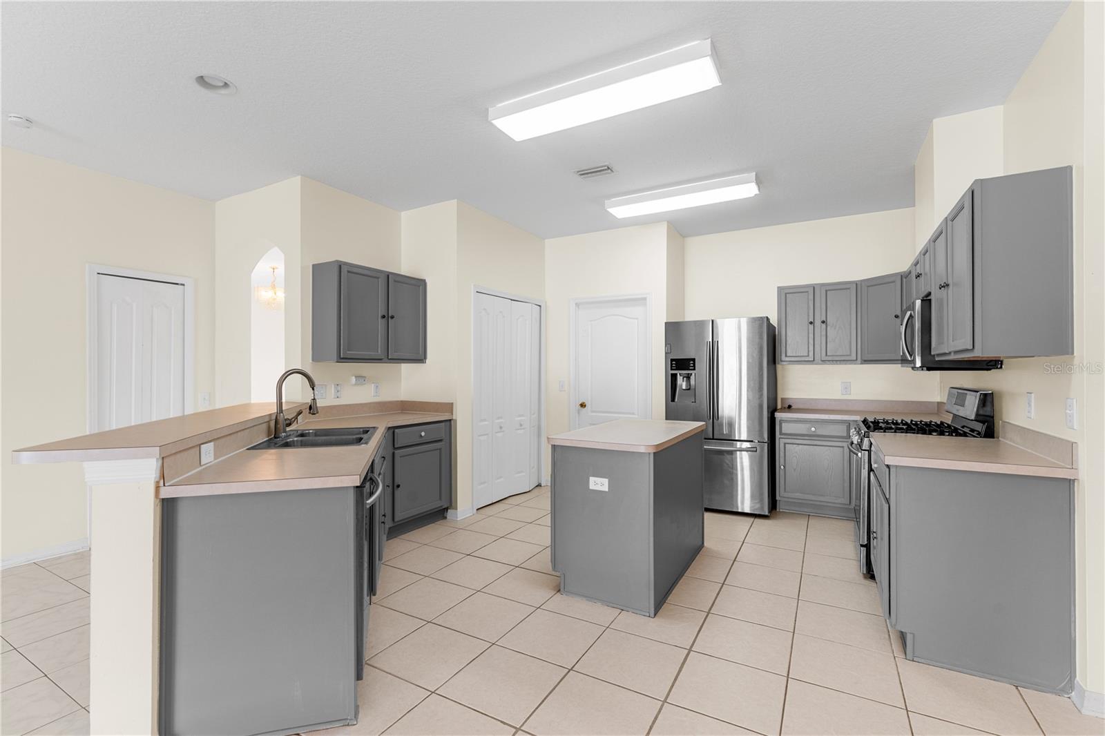 10416 MEADOW SPRING DR, TAMPA, FL, 33647