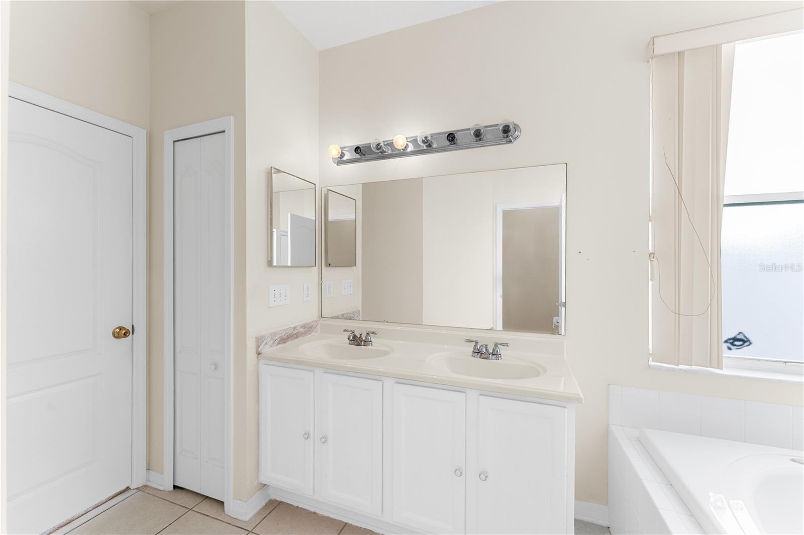 10416 MEADOW SPRING DR, TAMPA, FL, 33647