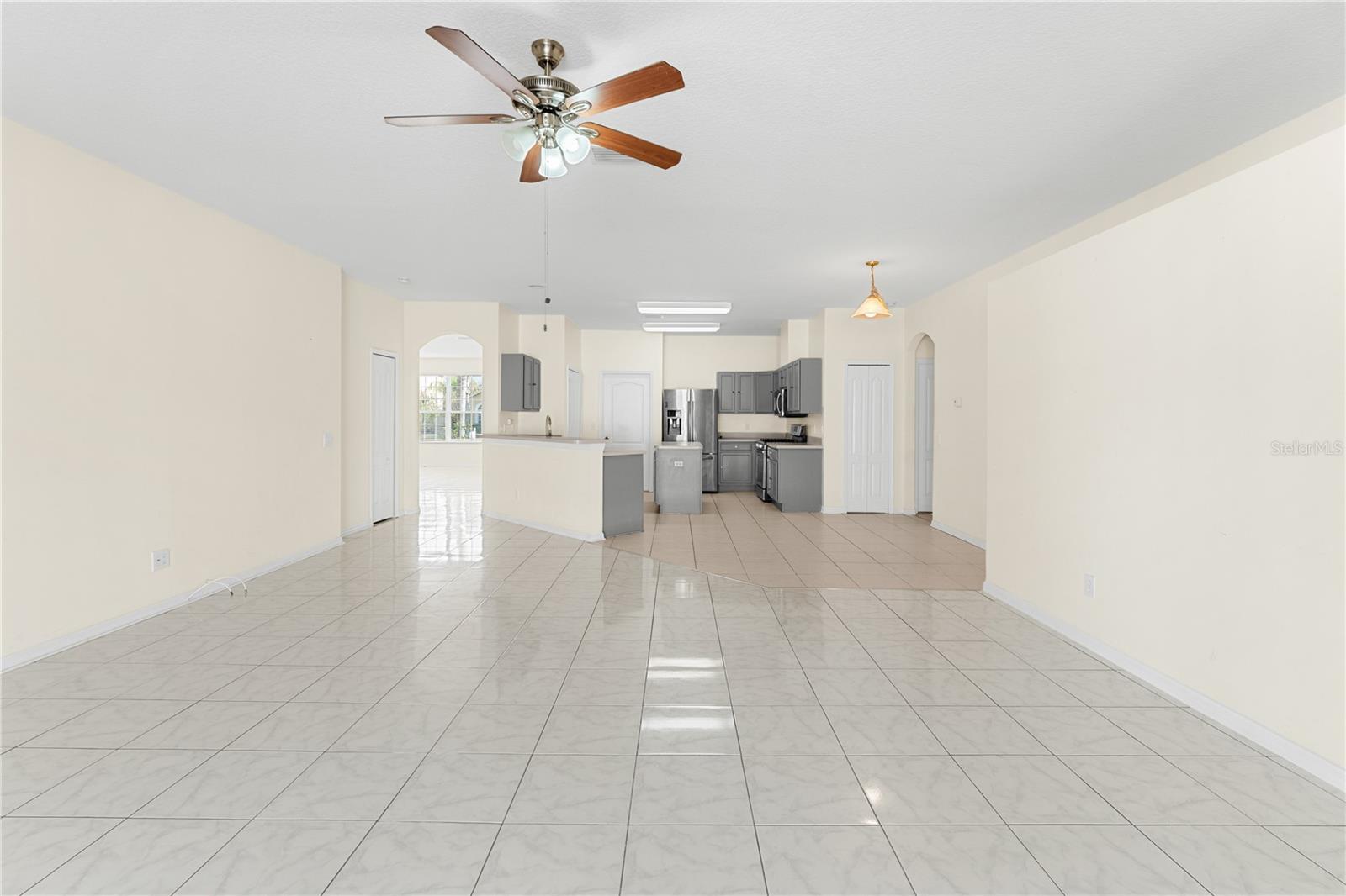 10416 MEADOW SPRING DR, TAMPA, FL, 33647