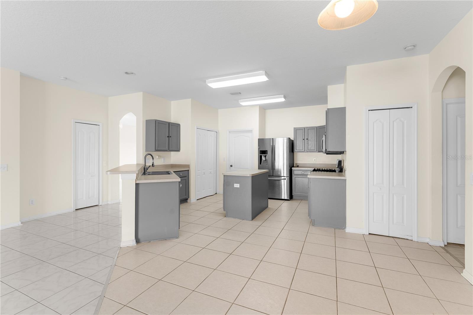 10416 MEADOW SPRING DR, TAMPA, FL, 33647