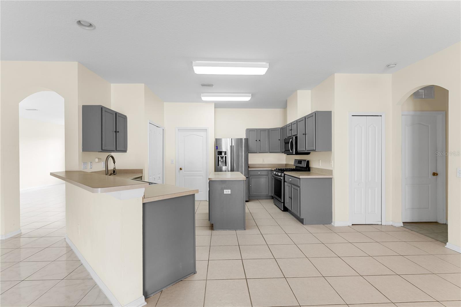 10416 MEADOW SPRING DR, TAMPA, FL, 33647