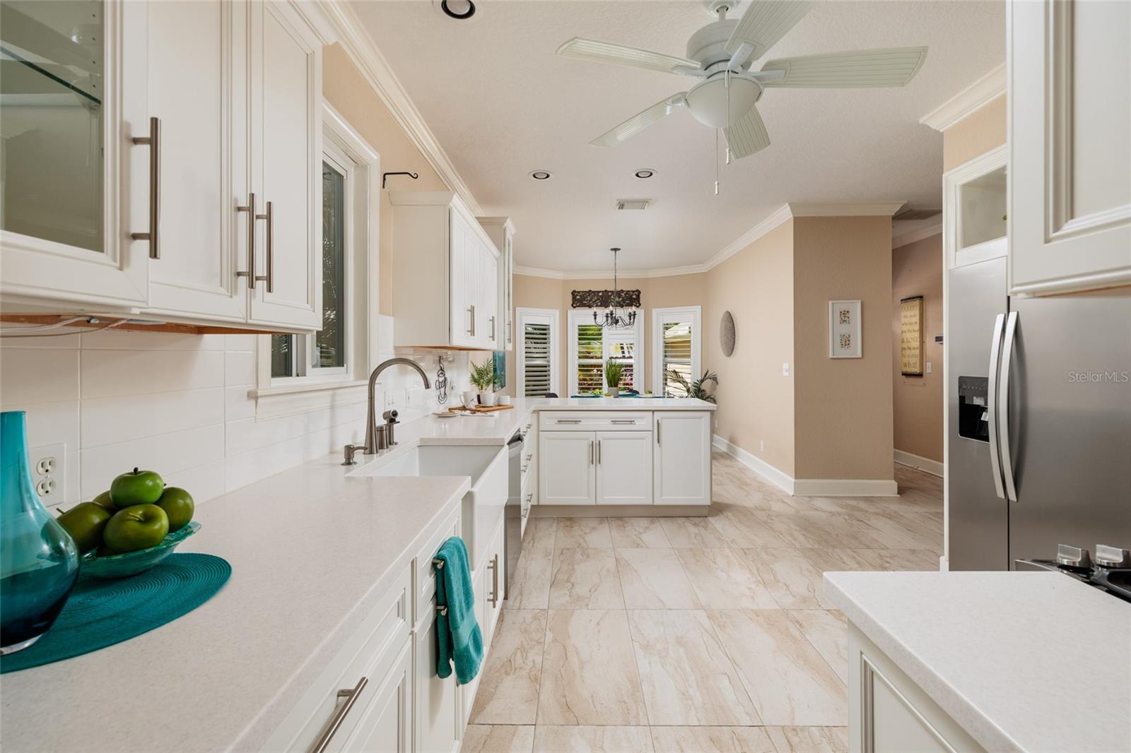 Natural gas, farmhouse sink, stainless steel appliances and custom cabinets!