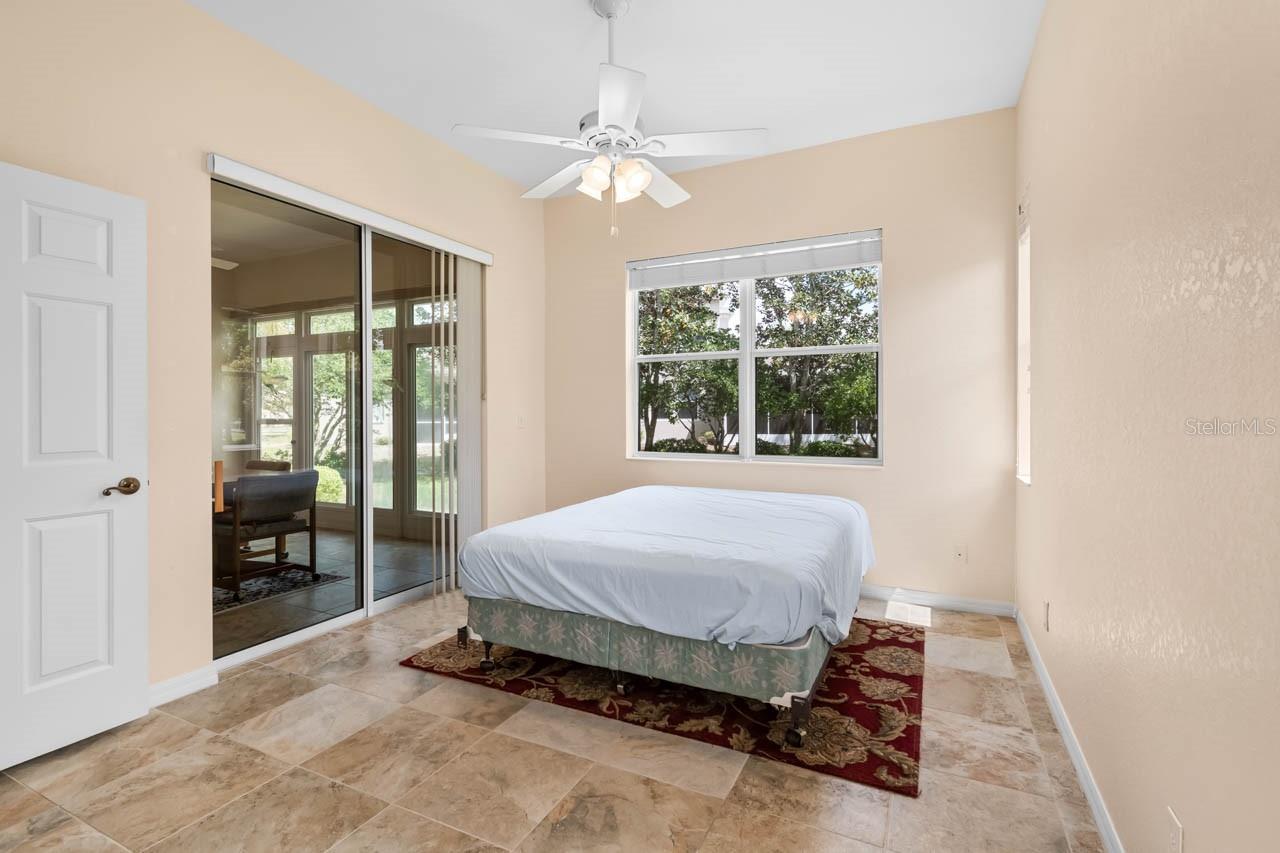 Second bedroom with lots of sunlight!