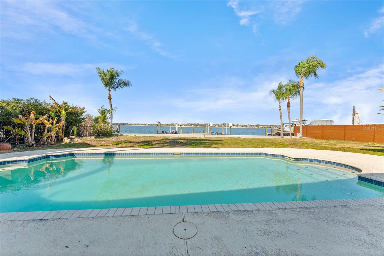 TB8480078 Property Photo