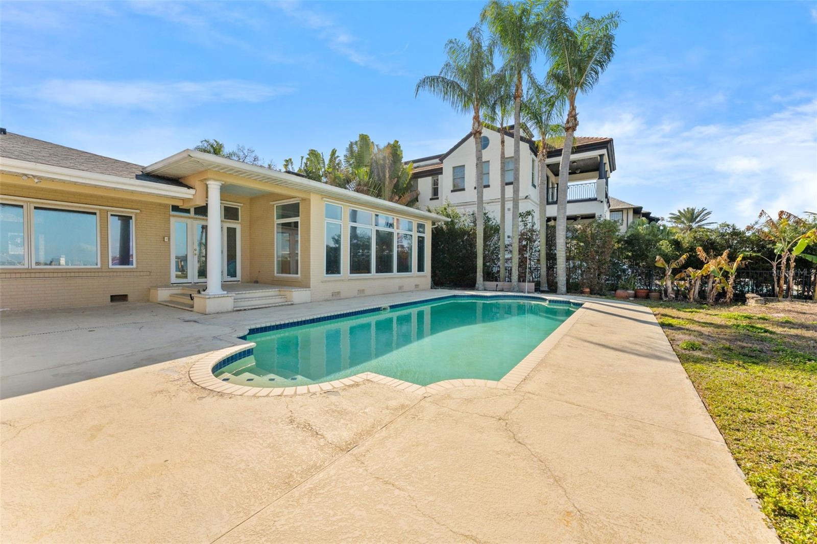 TB8480078 Property Photo