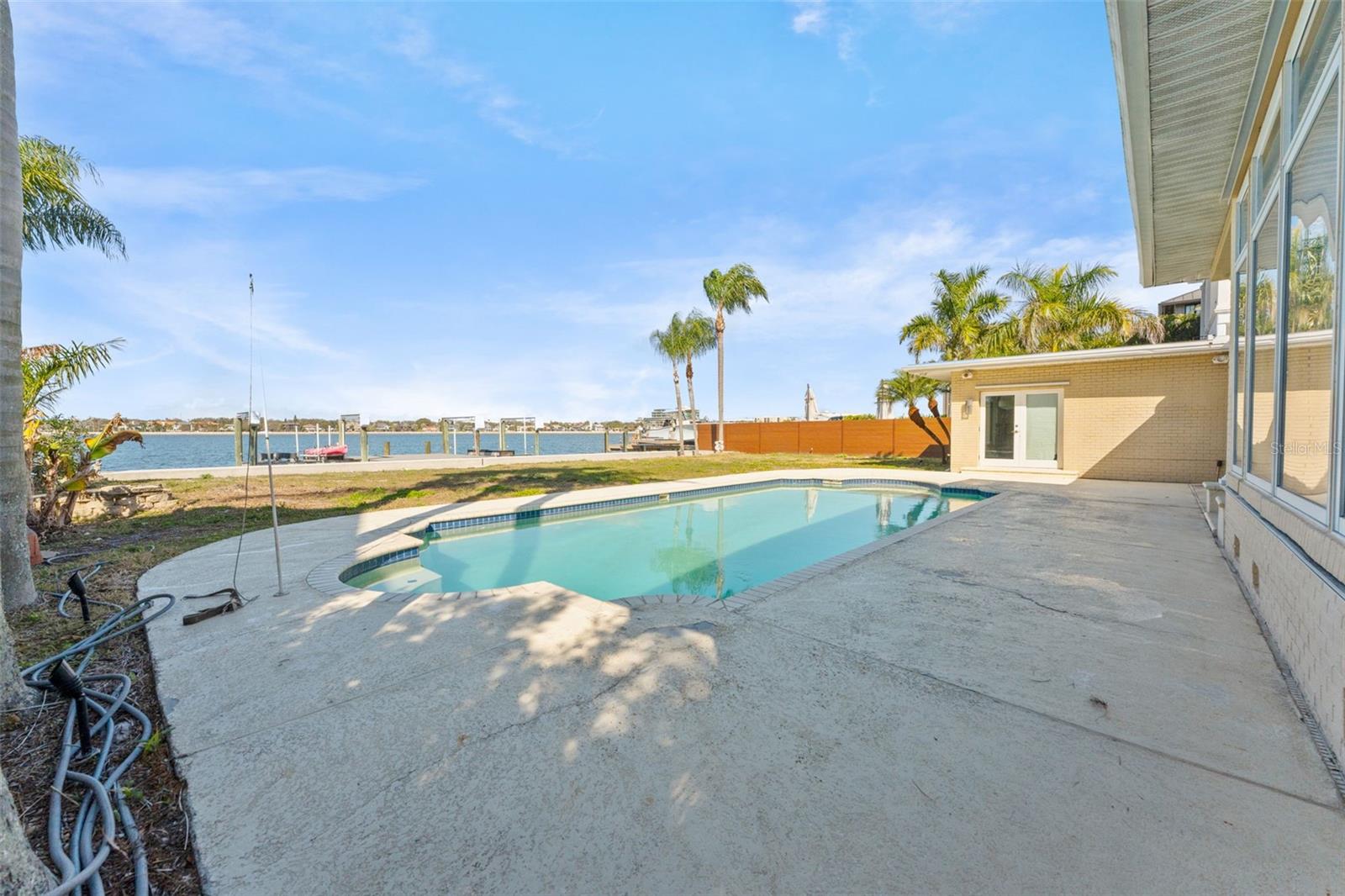 TB8480078 Property Photo