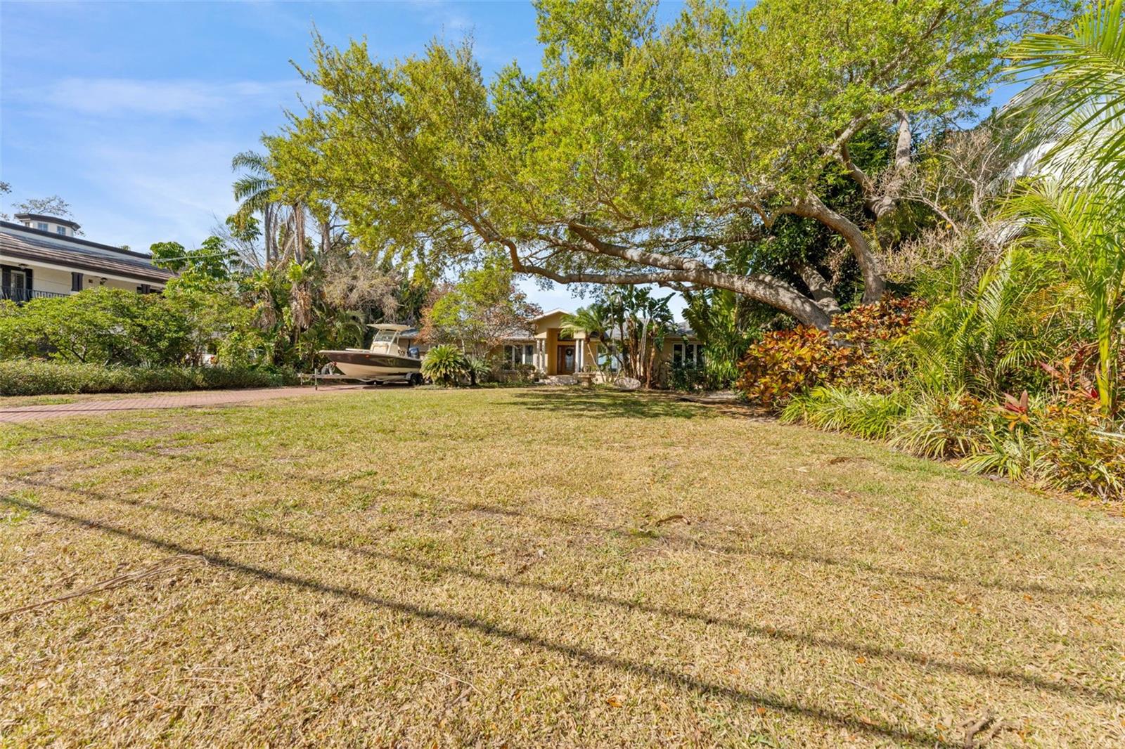 TB8480078 Property Photo