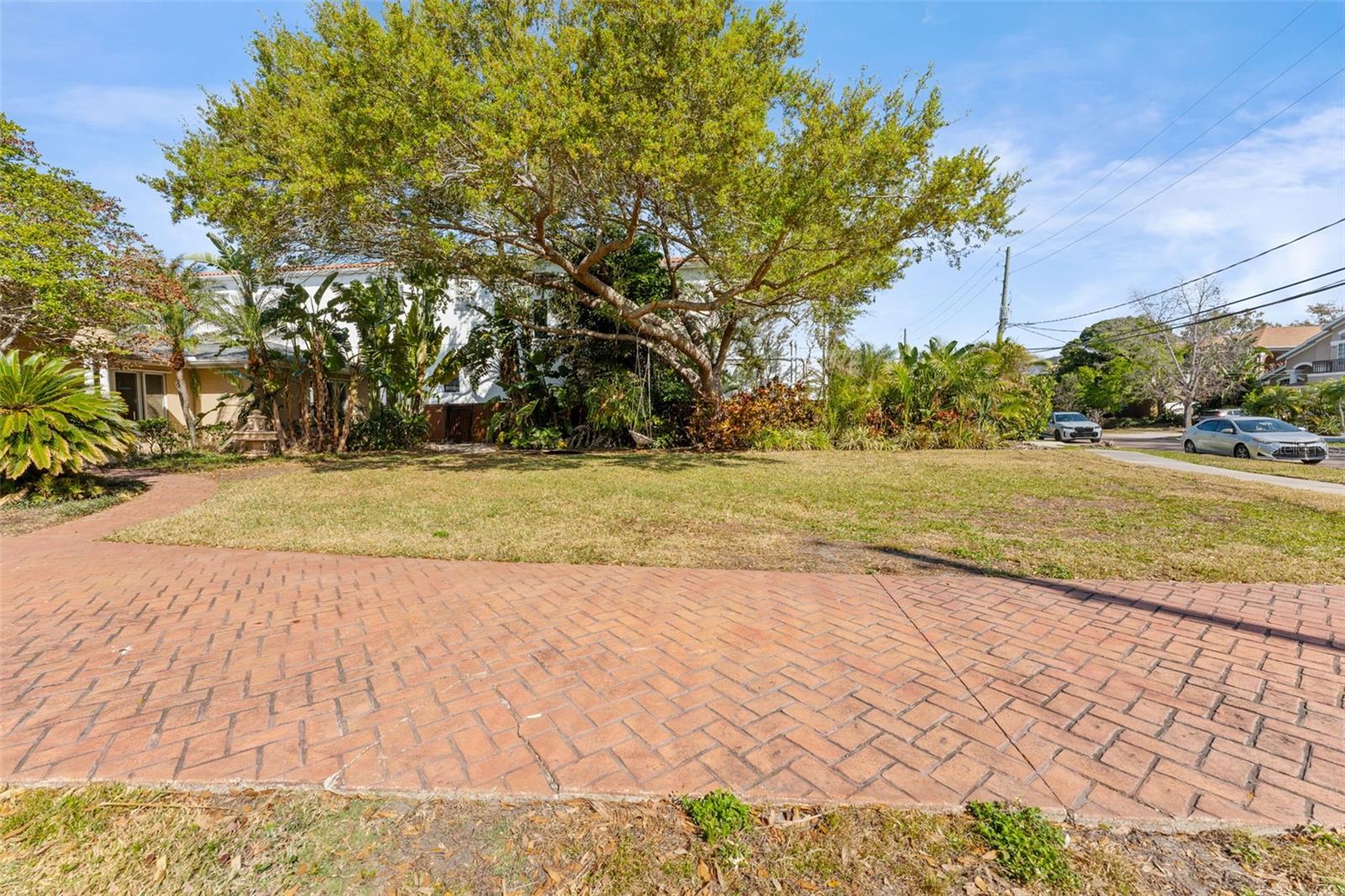 TB8480078 Property Photo