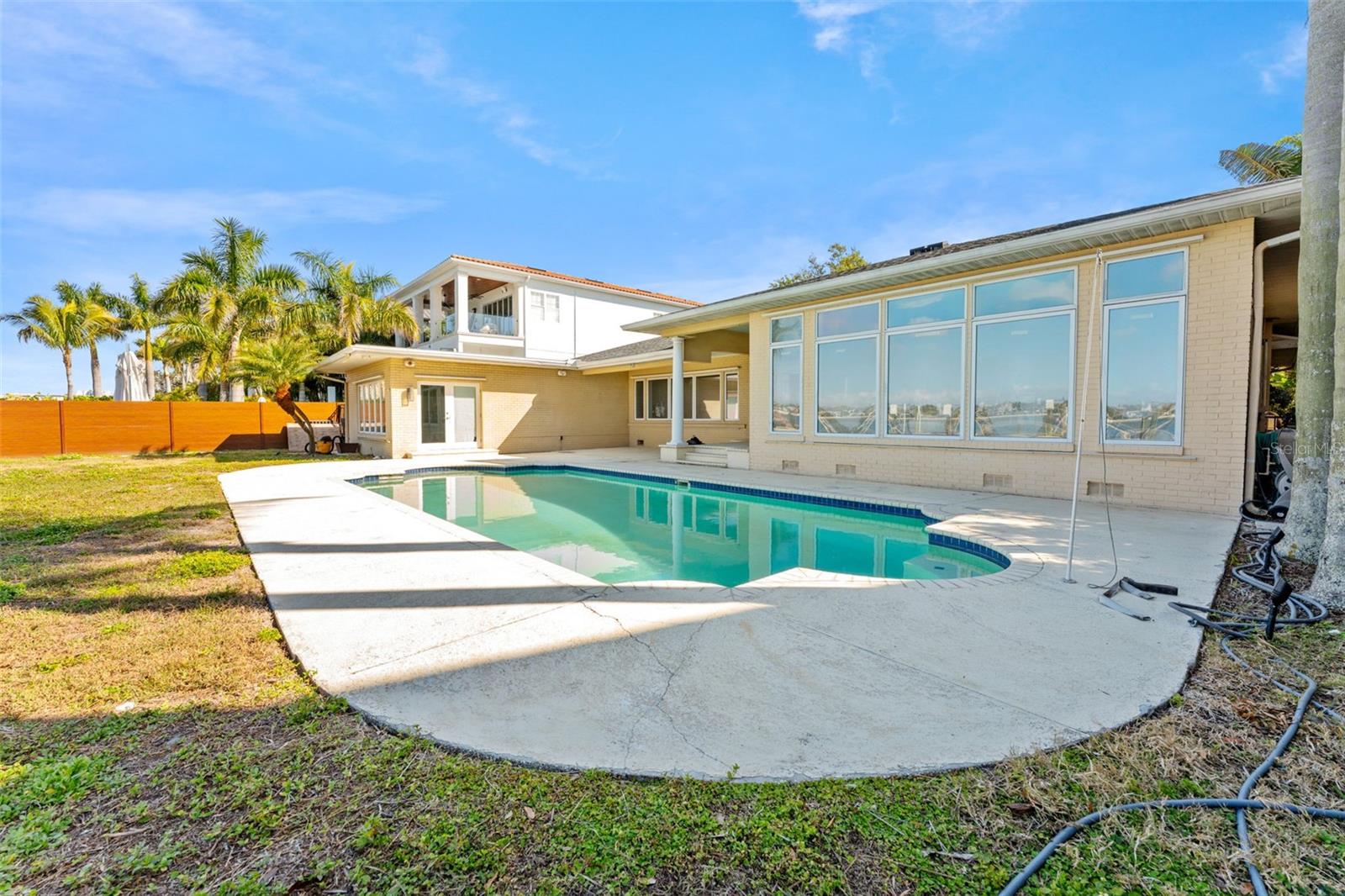 TB8480078 Property Photo