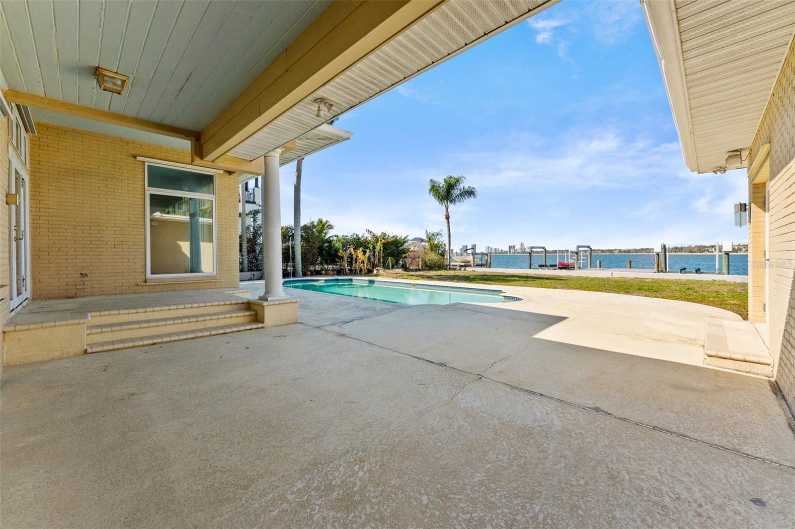 TB8480078 Property Photo