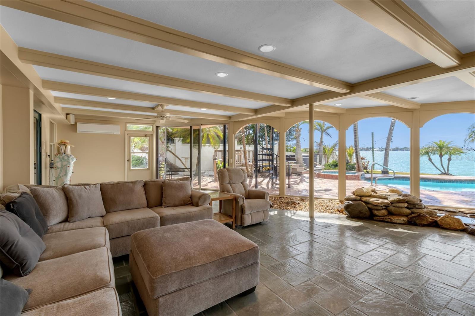 1504 S LODGE DR, SARASOTA, FL, 34239