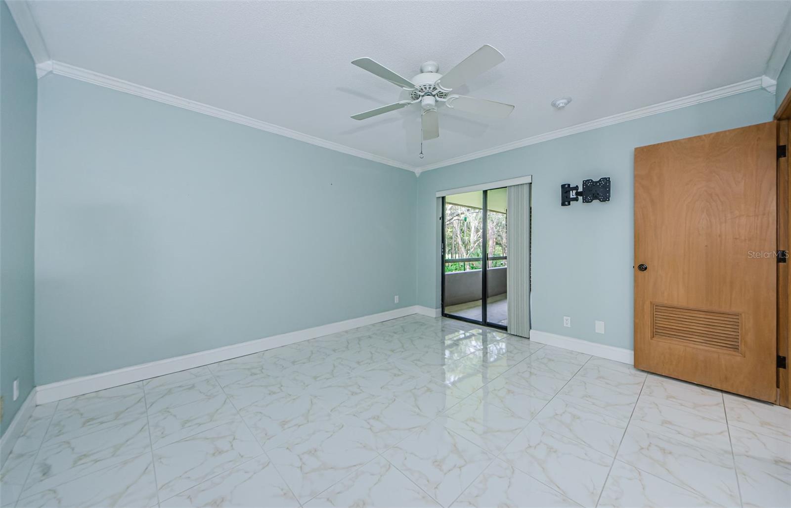 MASTER BEDROOM WITH SLIDING DOORS TO BALCONY