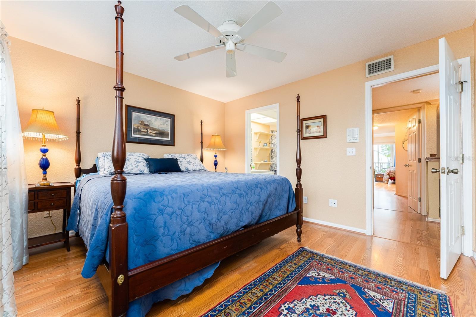 Office space in 2nd bedroom