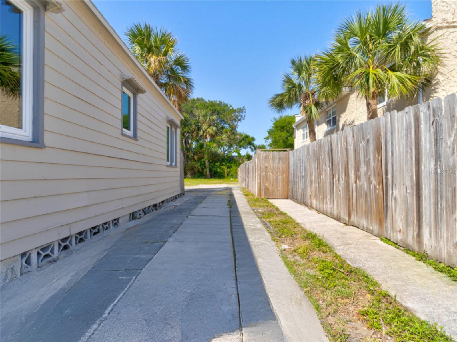 425 N OLEANDER AVE, DAYTONA BEACH, FL, 32118