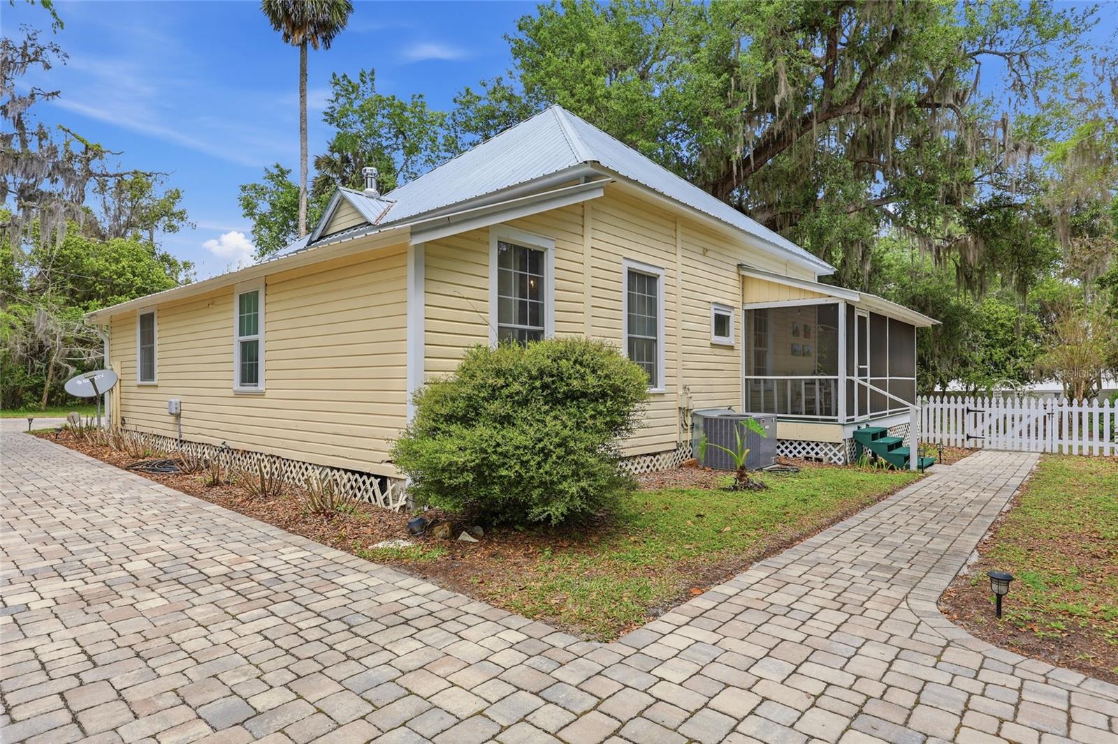 6070 AVENUE F, MC INTOSH, FL, 32664