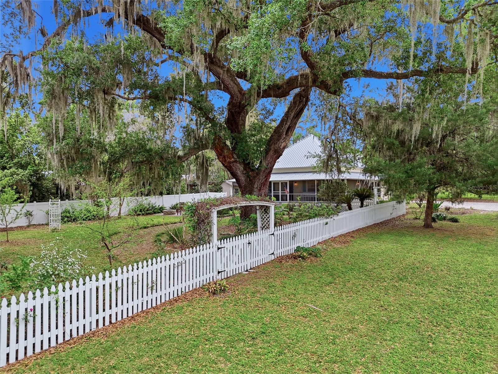 6070 AVENUE F, MC INTOSH, FL, 32664