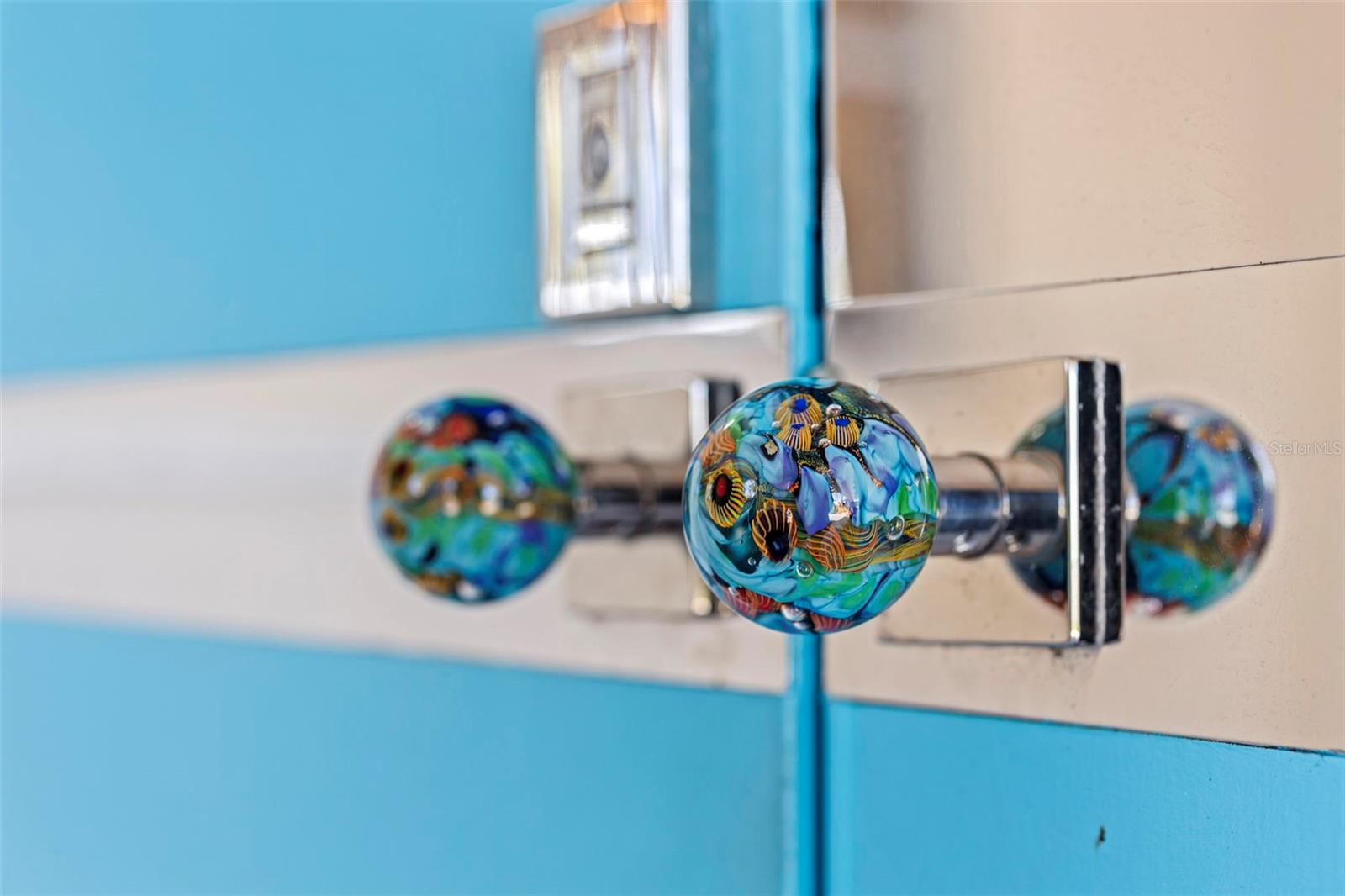 Custom design touches are throughout the home ... like these handblown glass doorknobs.