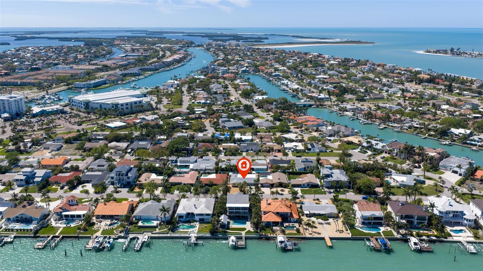 Premier location across from multi-million dollar waterfront homes.