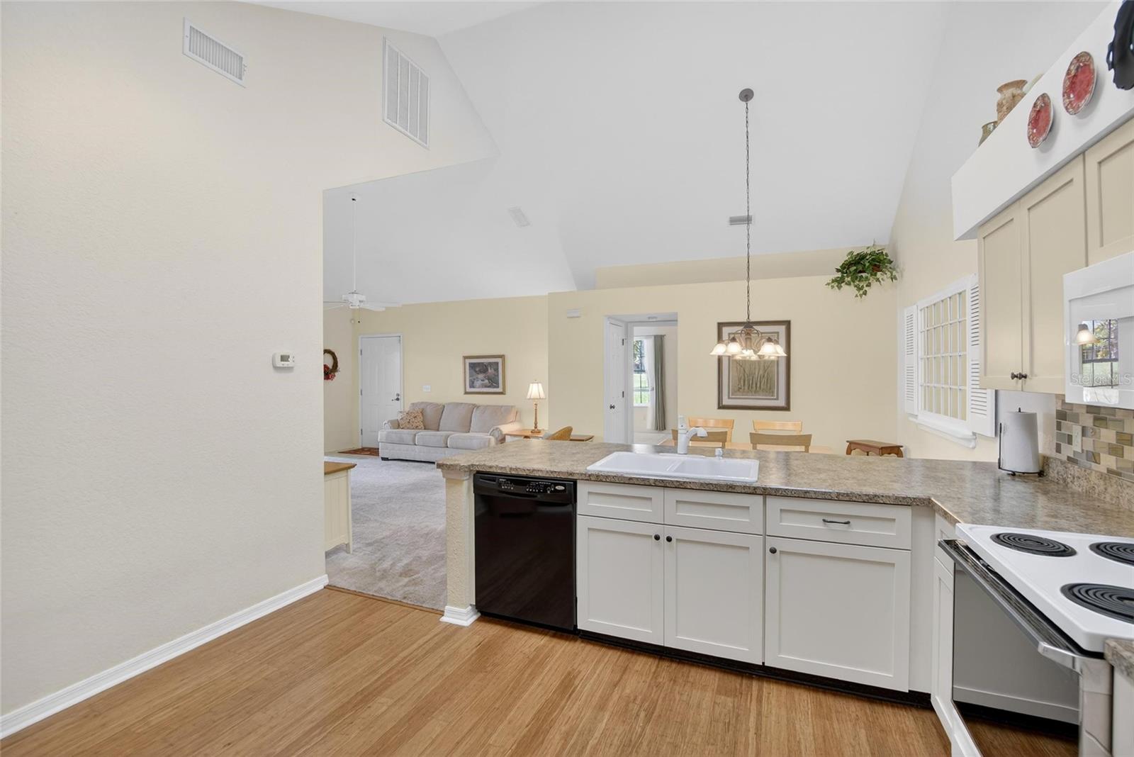 1122 GOLFVIEW WOODS DR #1122, SUN CITY CENTER, FL, 33573