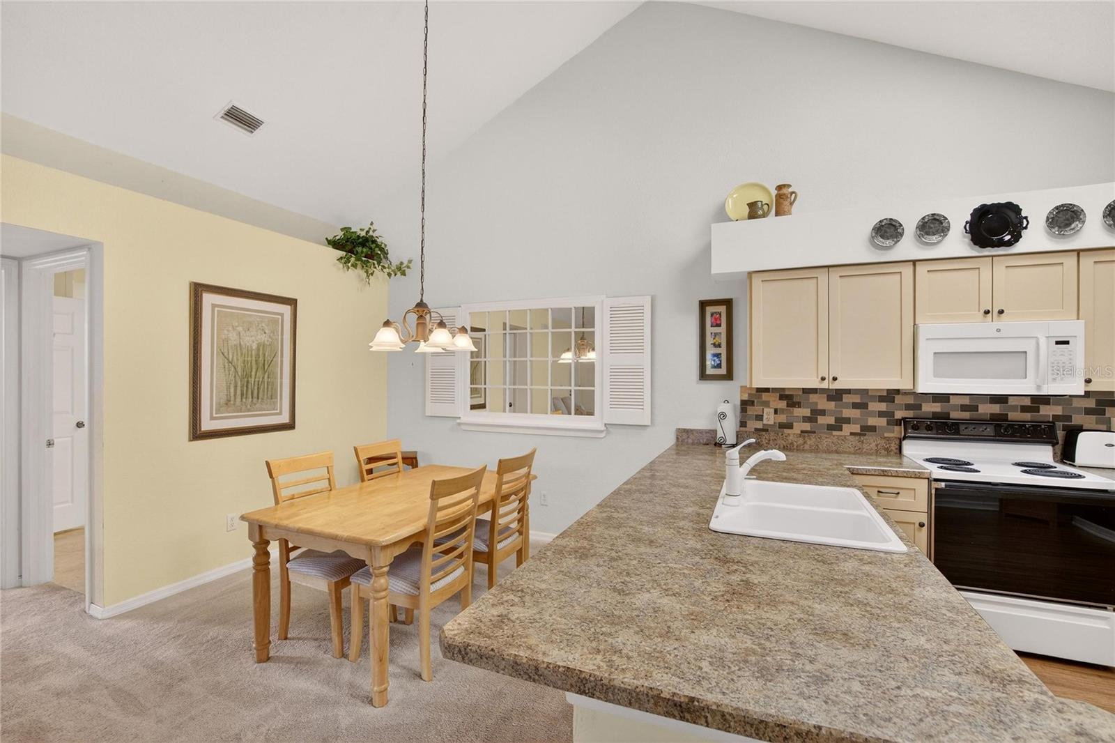 1122 GOLFVIEW WOODS DR #1122, SUN CITY CENTER, FL, 33573